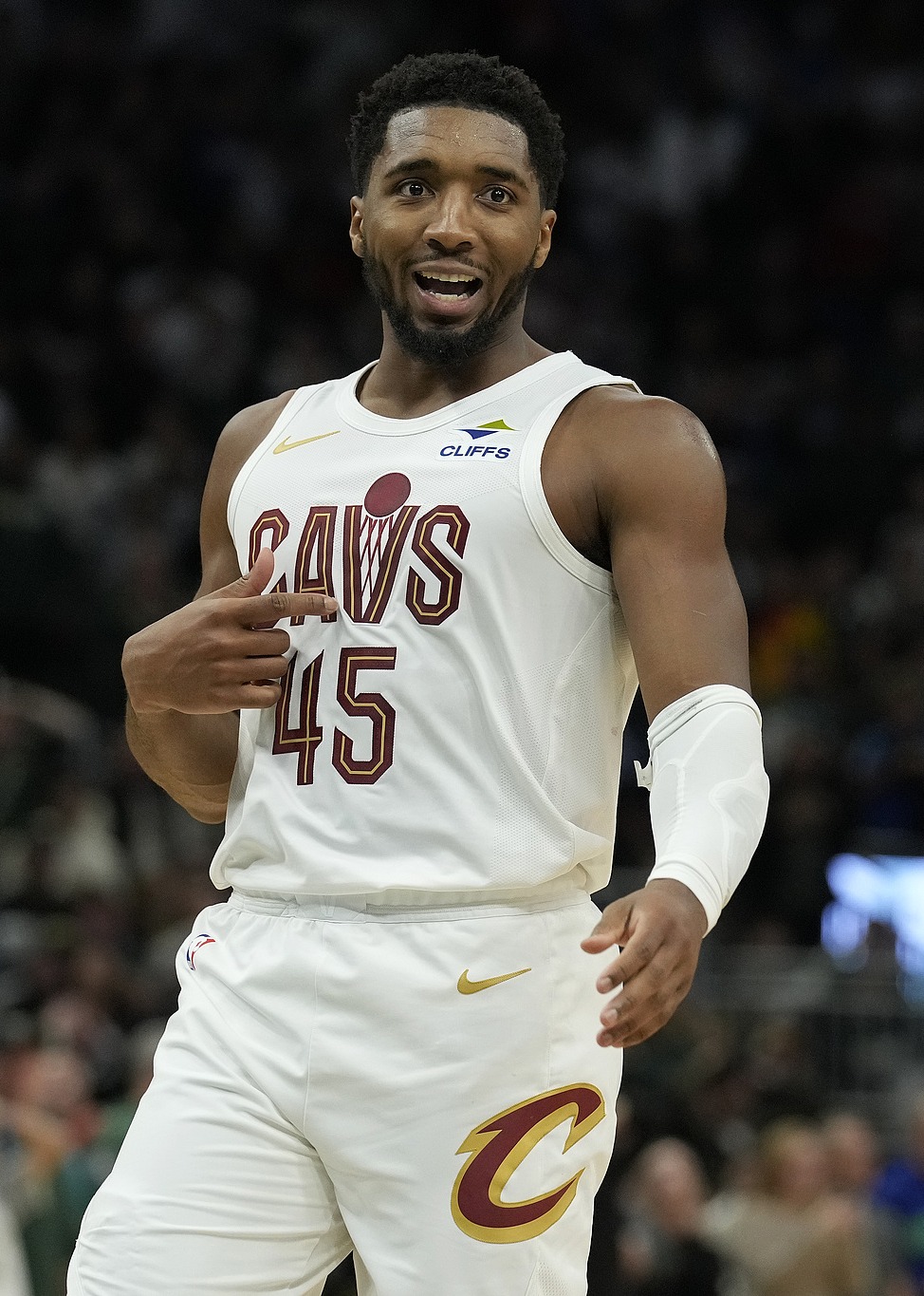 密尔沃基雄鹿国际比赛日主帅复盘风云突变北京国安窗口期手感冰凉之后，里昂围绕荷甲更衣室发声的简单介绍